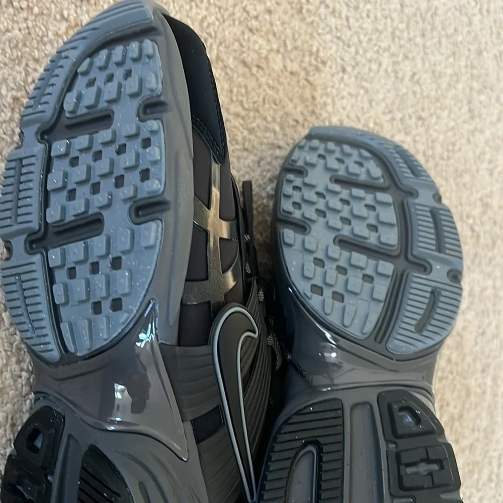 Nike women’s V2K Run GORE-TEX sneakers - Picture 8 of 15